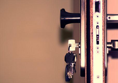 ibv - access close up door 792034 455x320 - EXTRA STAV s.r.o.